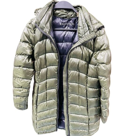 Calvin Klein Women's Down Puffer Jacket - Warm, Stylish & Lightweight - Picture 2 of 5
